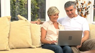 couple on computer - Fort Myers - Richardson Custom Homes